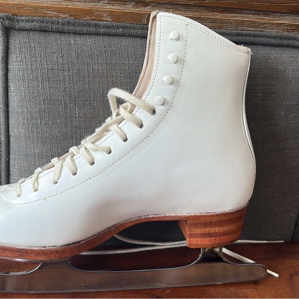 RIEDELL ROYAL, John Wilson Gold Seal blades, Leather Ice Skates, Sz 7, Like New!